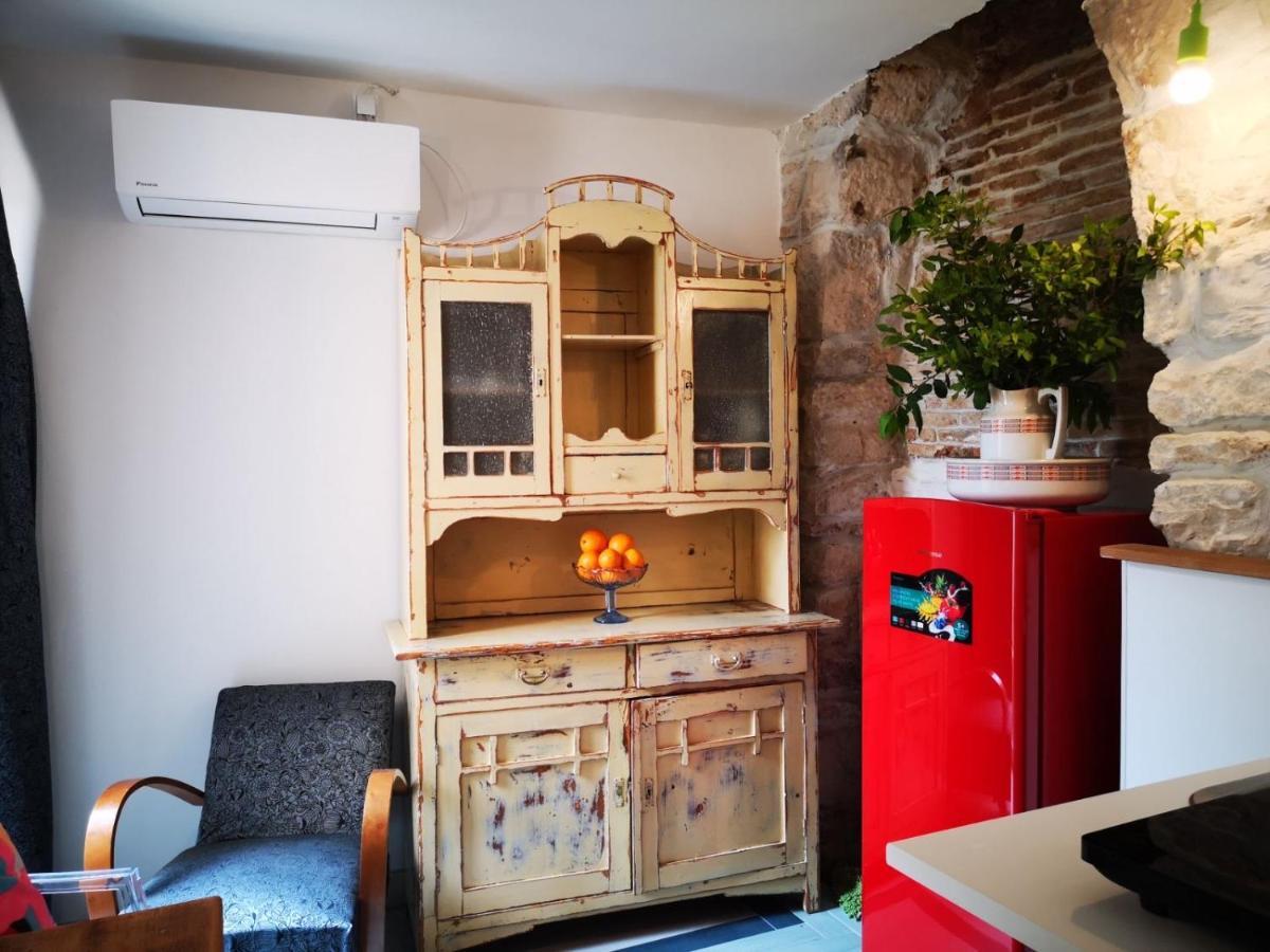 Cres B Studio Apartman Luaran gambar