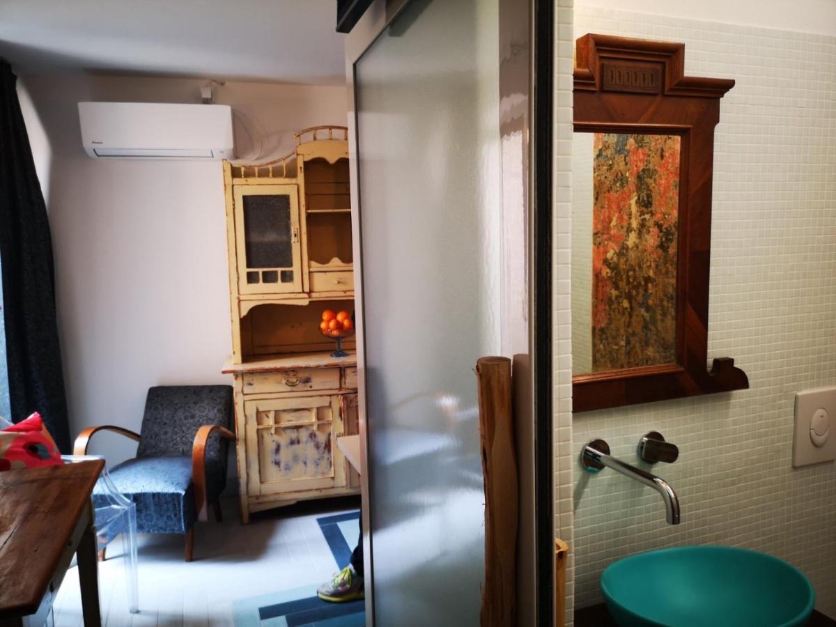 Cres B Studio Apartman Luaran gambar