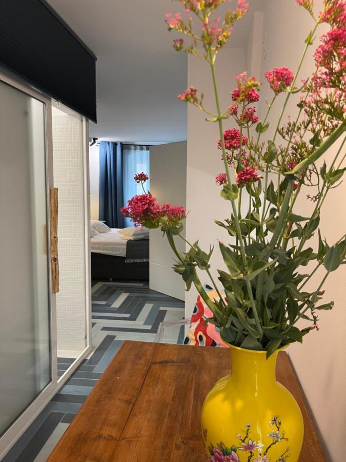 Cres B Studio Apartman Luaran gambar